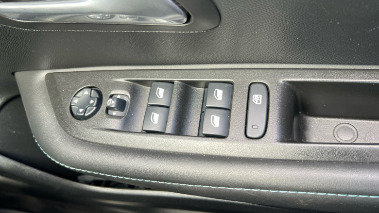 Peugeot 208 1.2 PureTech 100 Allure 5dr Petrol Hatchback